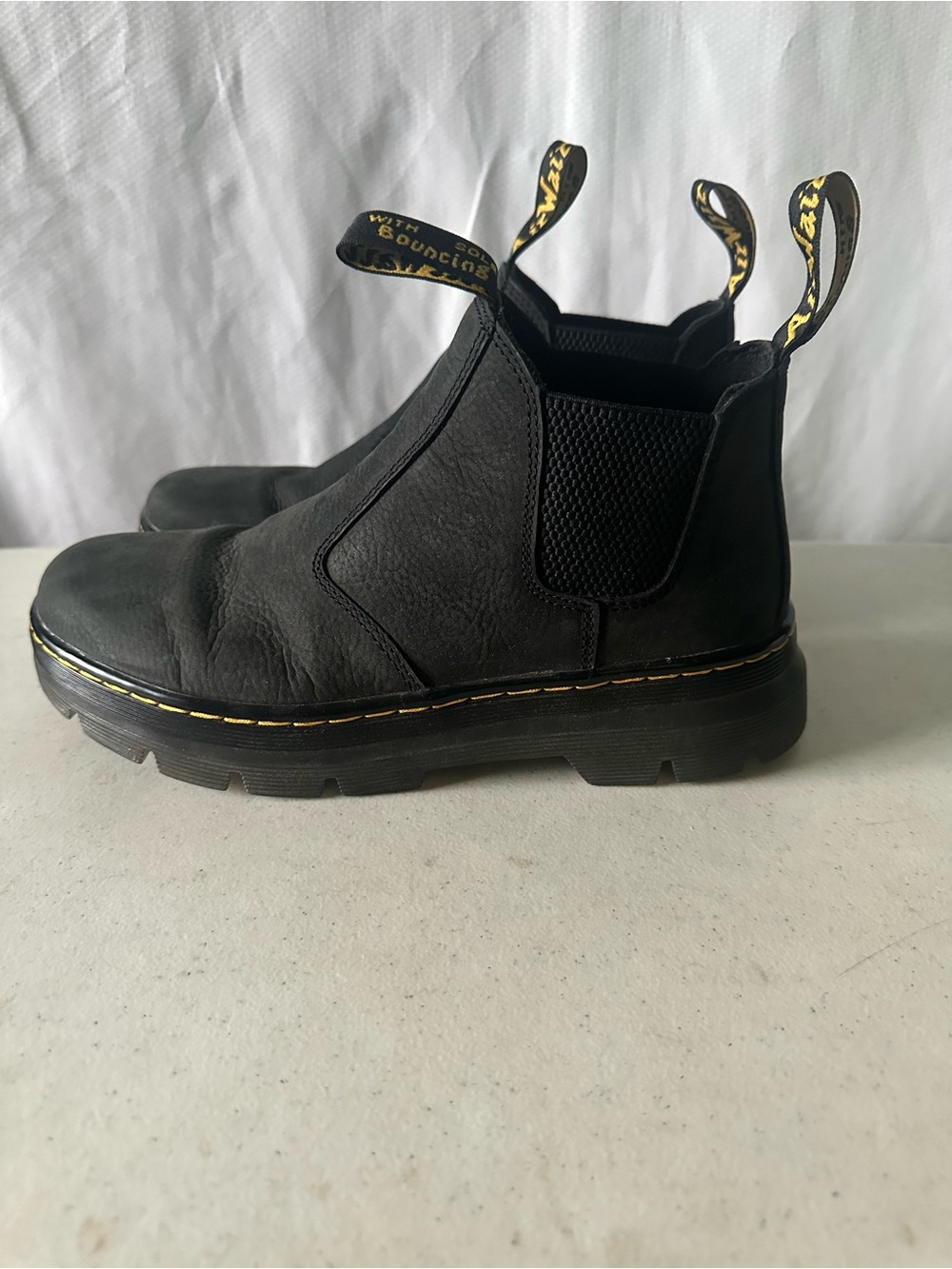Dr. Martens Chelsea Boots Black Leather Slip On Men’s 7 Women’s 8